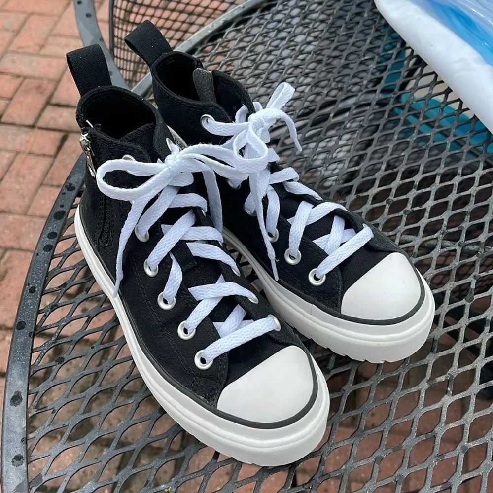Converse Chuck Taylor All Star Lugged Lift Girls' Grade School Size 2 Black